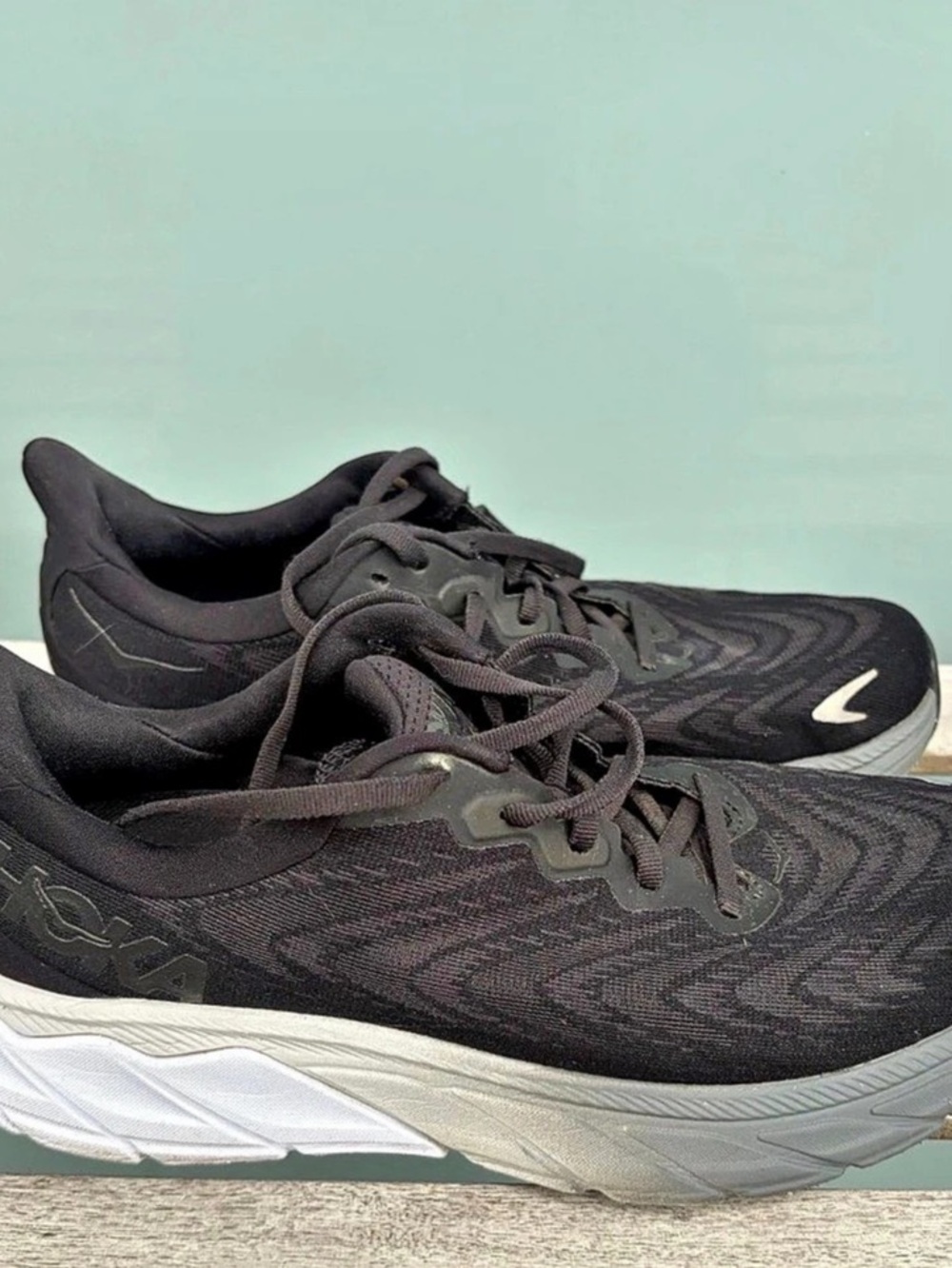 Hoka Arahi 6 Women’s Black Running Shoes Size 9